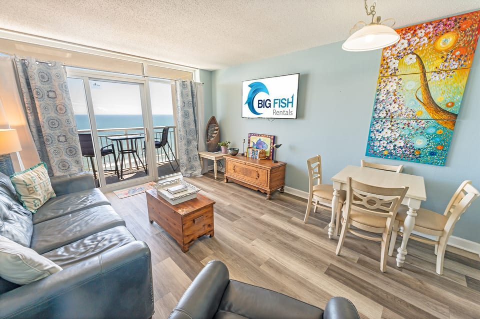 Amazing Living Room with Views of the Ocean 🌊☀️
