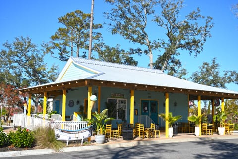 Bright colors, breezy vibes, and Southern charm come together at Pawleys Island Cafe.