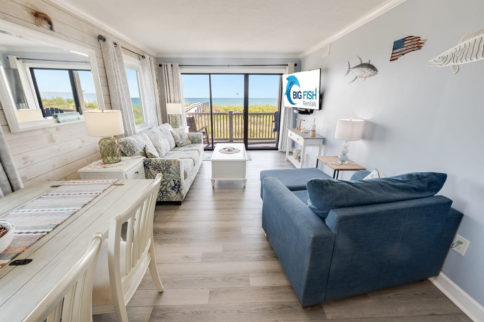 Amazing Living Room with Stunning Views🌊☀️