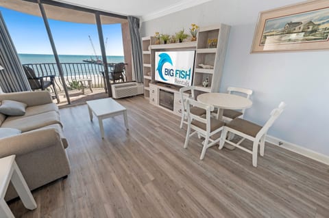 Amazing Living Room with Stunning Views🌊☀️