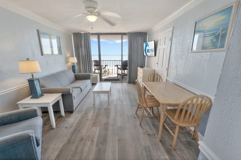 Amazing Living Room with Stunning Views🌊☀️