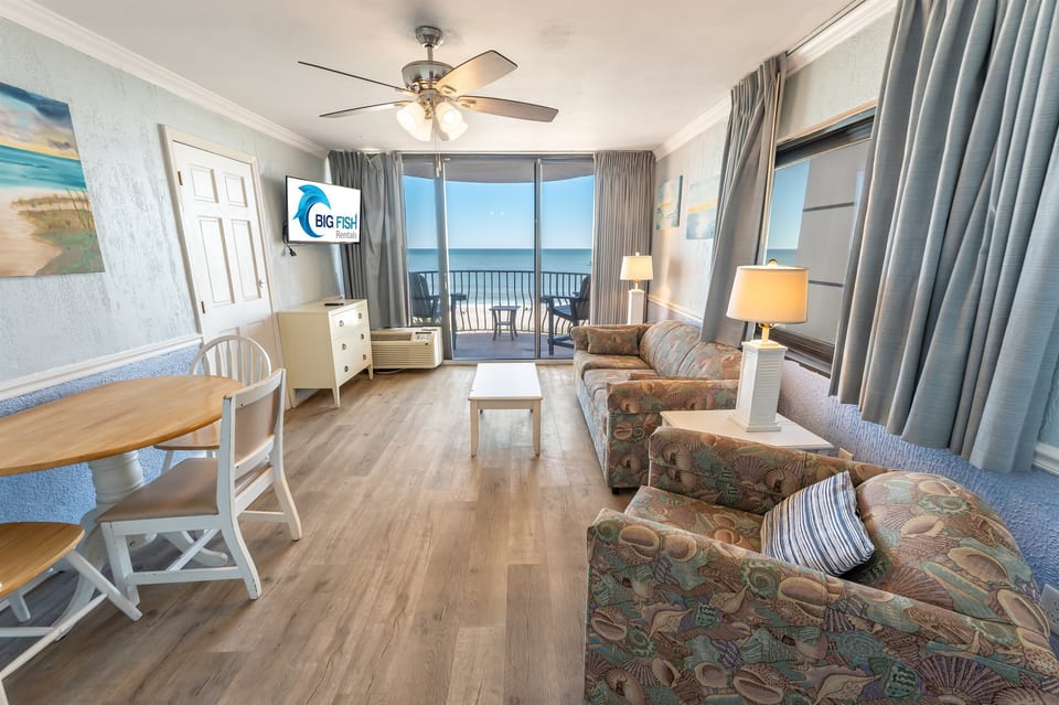 Amazing Living Room with Stunning Views🌊☀️