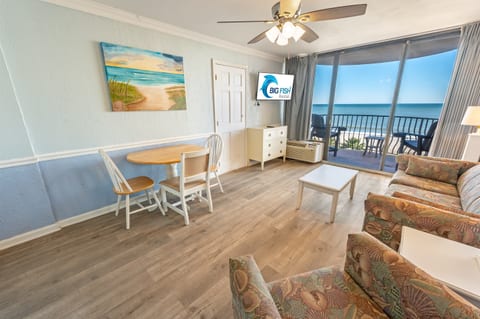 Amazing Living Room with Stunning Views🌊☀️