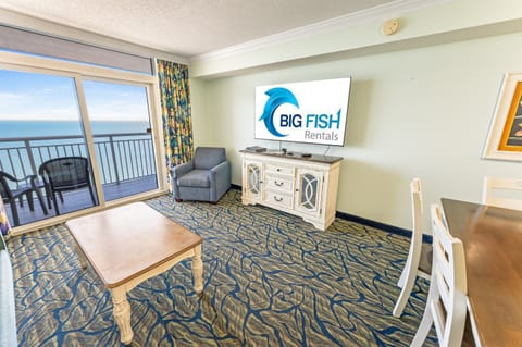 Amazing Living Room with Stunning Views🌊☀️