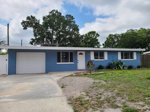 Family & pet friendly 4-bedroom home • heated pool