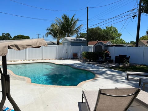 Family & pet friendly 4-bedroom home • heated pool