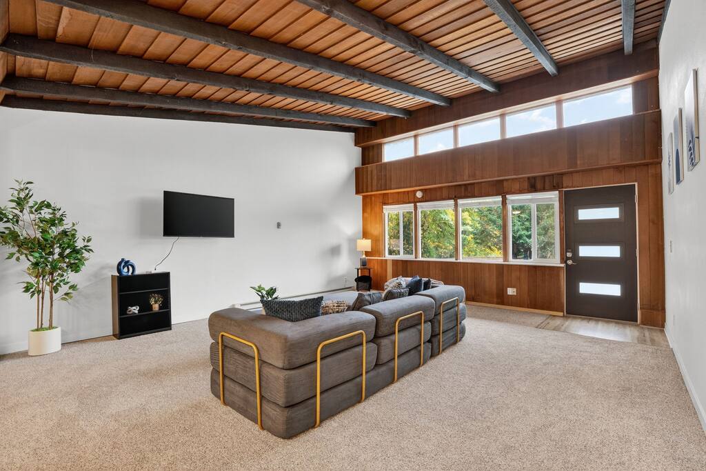 mid-century-escape-or-near-forest-park/