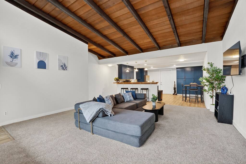 mid-century-escape-or-near-forest-park/