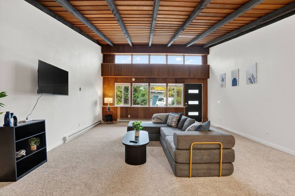 mid-century-escape-or-near-forest-park/