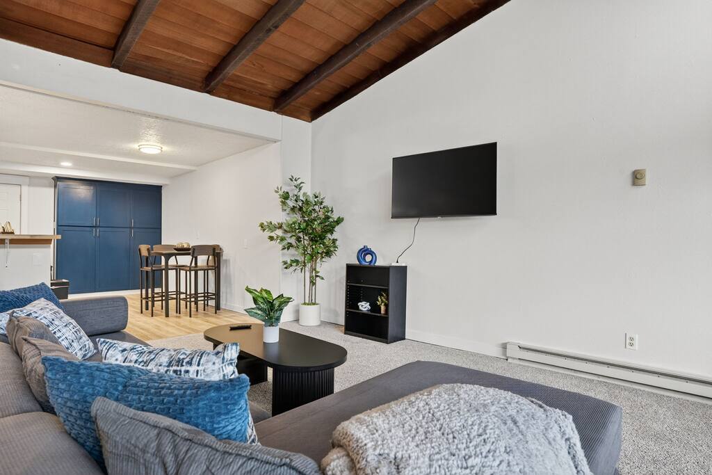 mid-century-escape-or-near-forest-park/