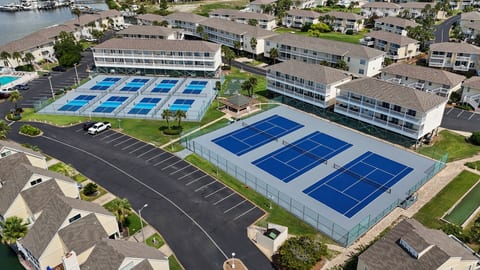 Tennis & Pickleball Courts