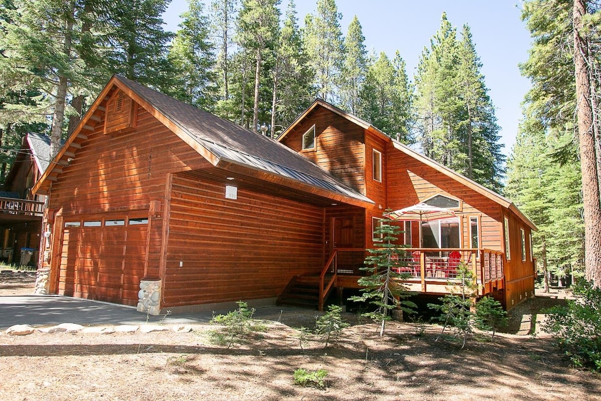 Cozy Tahoe Donner Retreat | 3 Br+3 Full Baths image 1