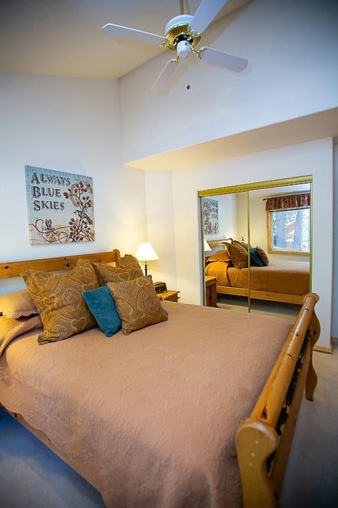 Cozy Tahoe Donner Retreat | 3 Br+3 Full Baths image 3
