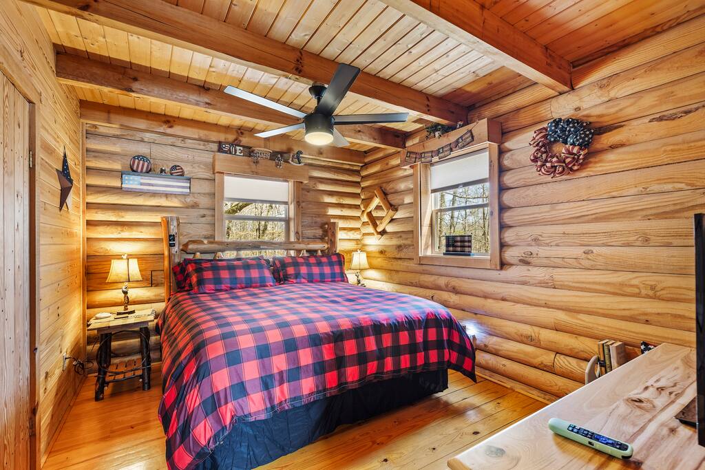 dreamy-woodland-haven-~-hot-tub-~-trails-~-pets-ok/