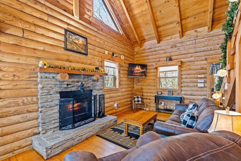 dreamy-woodland-haven-~-hot-tub-~-trails-~-pets-ok/