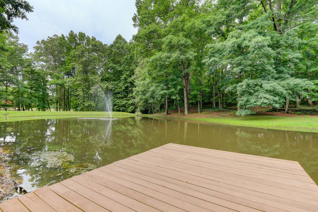 dreamy-woodland-haven-~-hot-tub-~-trails-~-pets-ok/