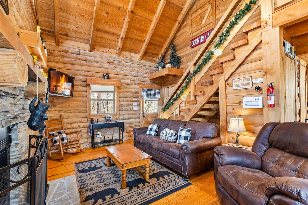 dreamy-woodland-haven-~-hot-tub-~-trails-~-pets-ok/