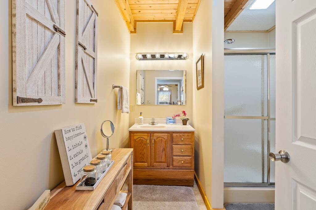 tranquil-and-cozy~hot-tub~fp~trails~fish~pets-ok!/