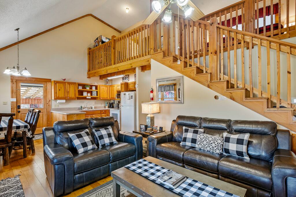 tranquil-and-cozy~hot-tub~fp~trails~fish~pets-ok!/