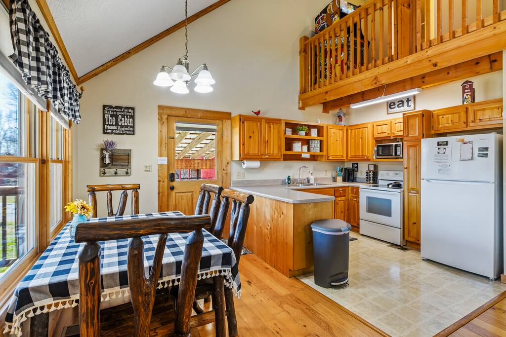 tranquil-and-cozy~hot-tub~fp~trails~fish~pets-ok!/