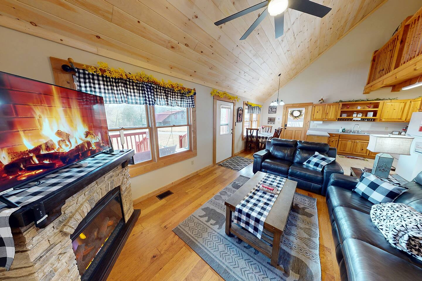 Tranquil & Cozy~Hot Tub~FP~Trails~Fish~Pets OK!