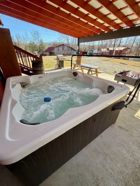 Tranquil & Cozy~Hot Tub~FP~Trails~Fish~Pets OK!