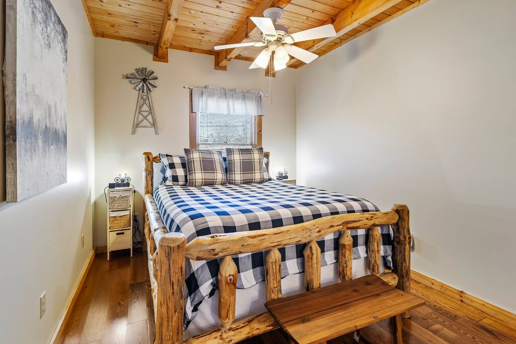 tranquil-and-cozy~hot-tub~fp~trails~fish~pets-ok!/