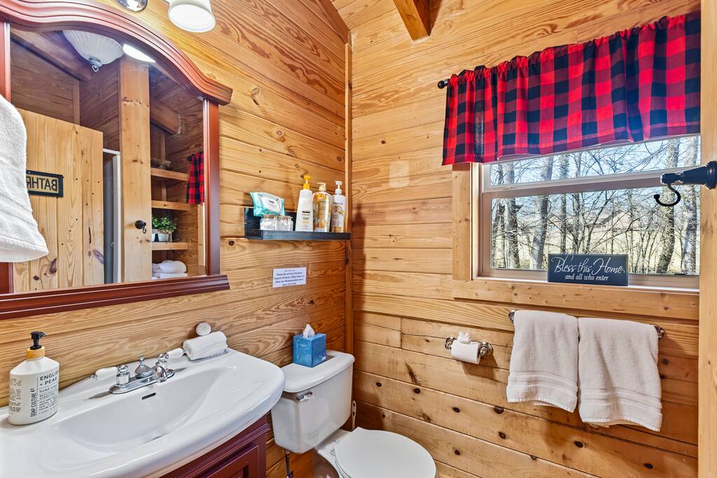 log-cabin-utk-fp~game-room~pool-table~hottub~fish/