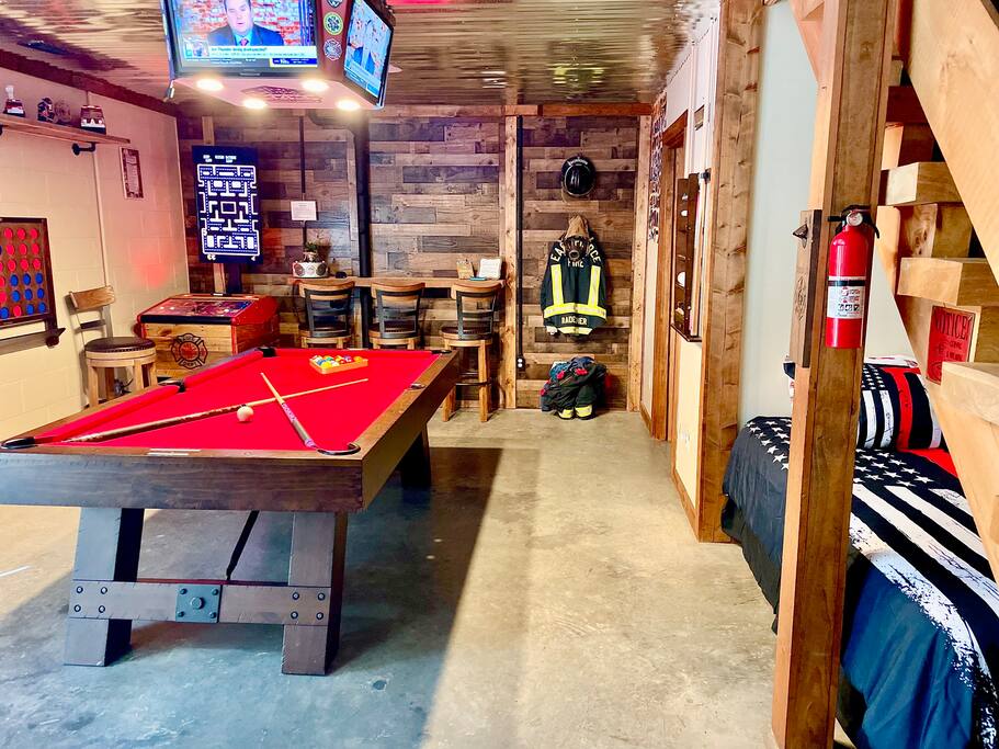 log-cabin-utk-fp~game-room~pool-table~hottub~fish/