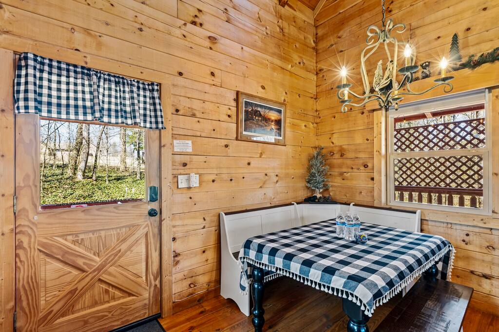 log-cabin-utk-fp~game-room~pool-table~hottub~fish/