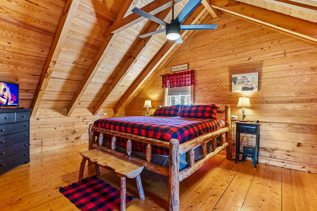 log-cabin-utk-fp~game-room~pool-table~hottub~fish/