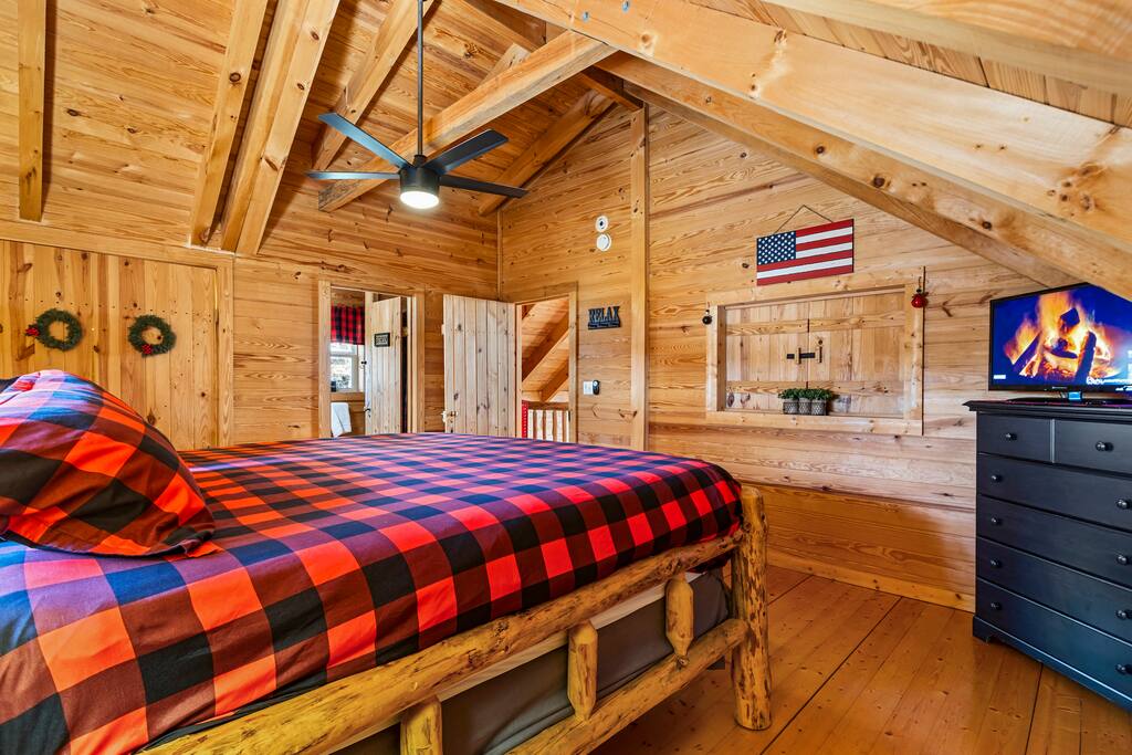 log-cabin-utk-fp~game-room~pool-table~hottub~fish/