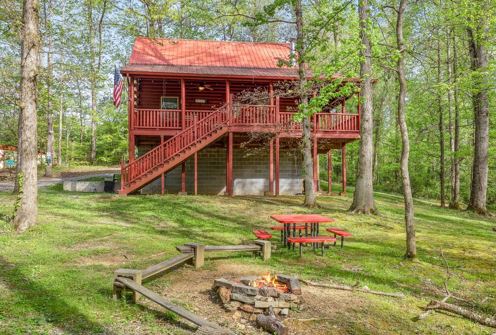 log-cabin-utk-fp~game-room~pool-table~hottub~fish/