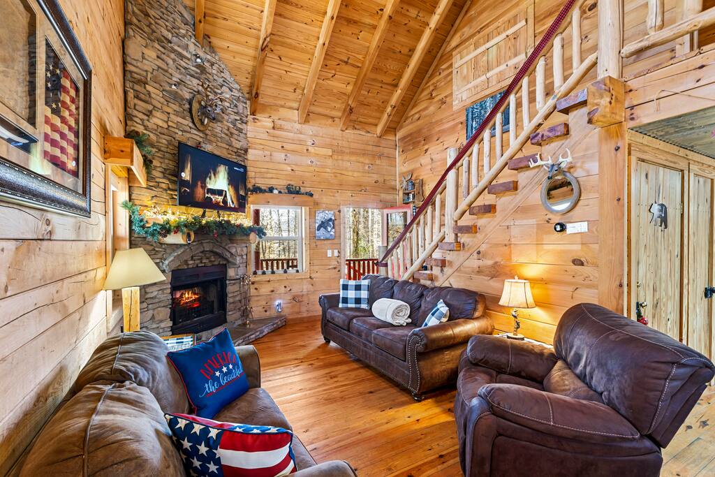 log-cabin-utk-fp~game-room~pool-table~hottub~fish/