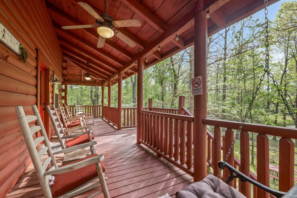 log-cabin-utk-fp~game-room~pool-table~hottub~fish/