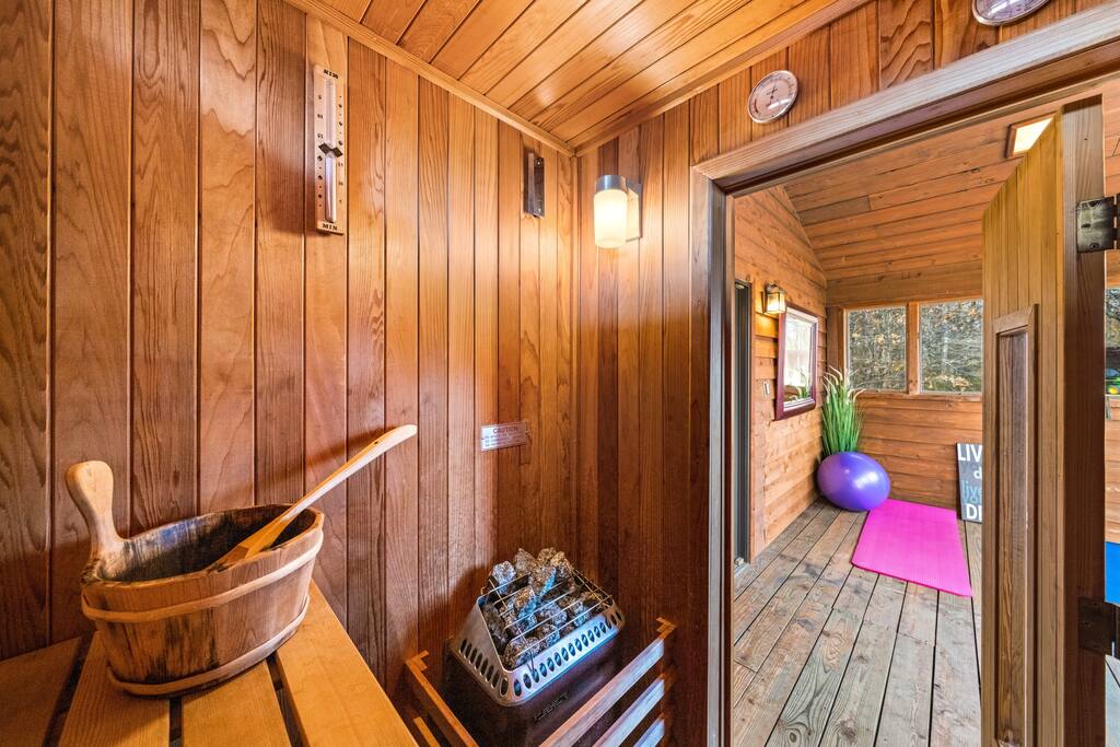 4br-log-cabin-w-sauna-hot-tub-game-bar-fishing/