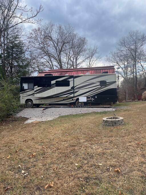 rv-space16-acres-fishing-12-min-to-knoxville/
