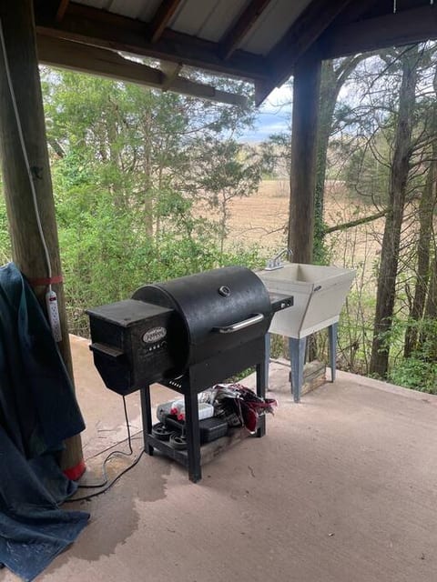 RV space,16 acres, fishing, 12 min to Knoxville