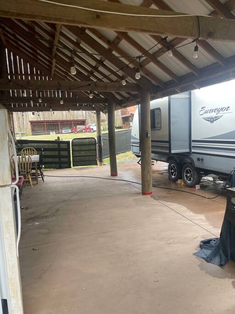 RV space,16 acres, fishing, 12 min to Knoxville