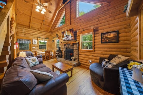 4 Private Cabins•16 Acres•Hot Tubs•Sauna•Near UTK