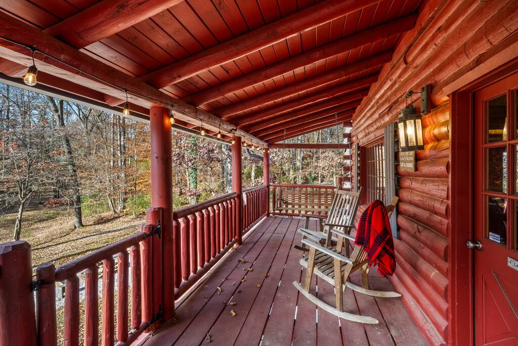 4-log-cabins-16acres-near-utk-sleeps-31-fishing/