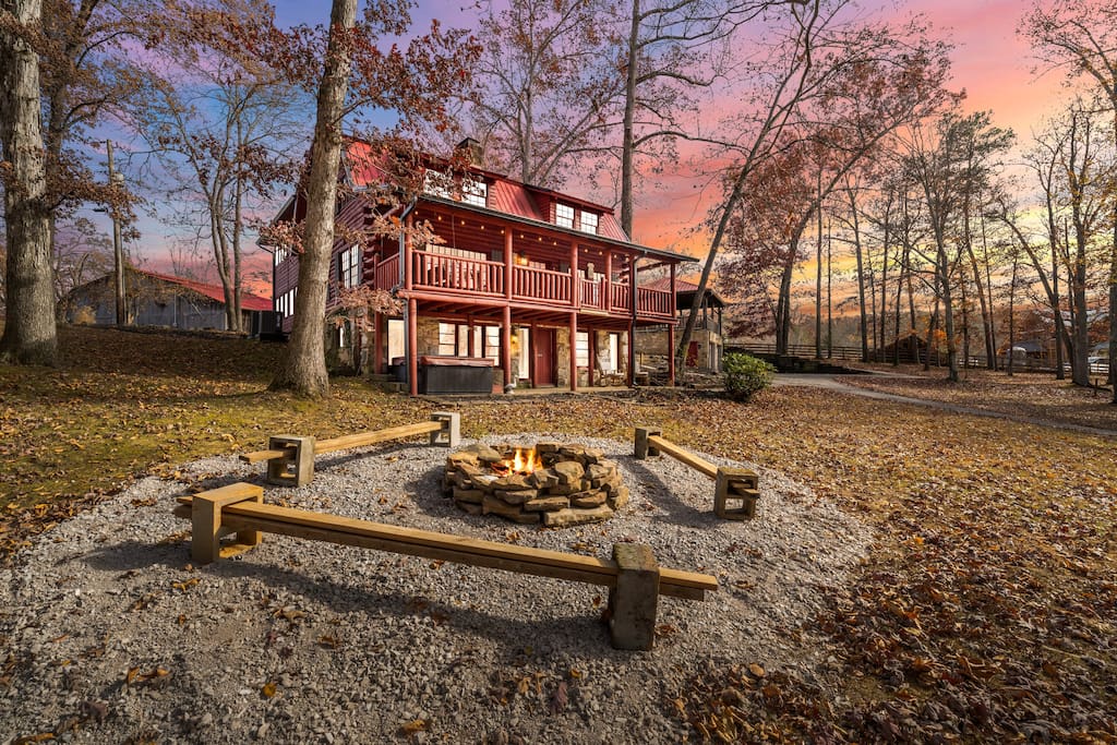 4-log-cabins-16acres-near-utk-sleeps-31-fishing/