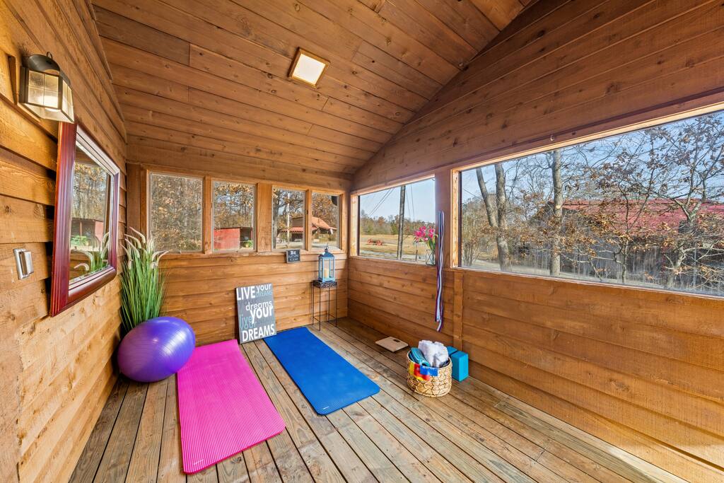 4-log-cabins-16acres-near-utk-sleeps-31-fishing/