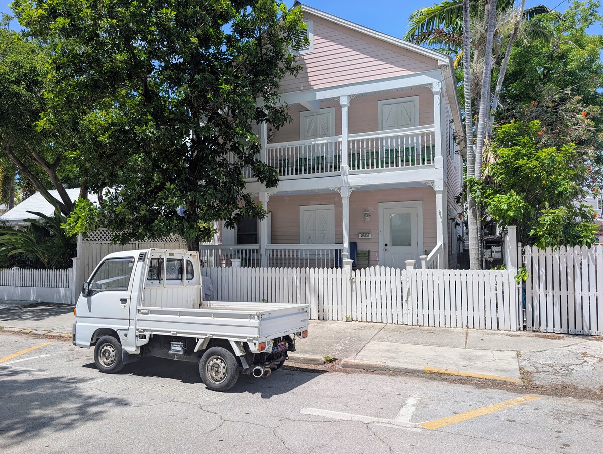 Cockhouse 3BR/3BA heated Pool/Parking/Pet Old Town image 2 Cockhouse 3BR/3BA heated Pool/Parking/Pet Old Town