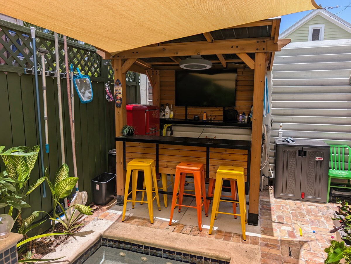 Cockhouse 3BR/3BA heated Pool/Parking/Pet Old Town image 4 Cockhouse 3BR/3BA heated Pool/Parking/Pet Old Town