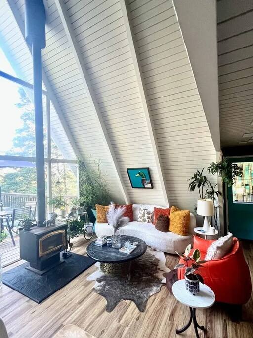 lake-arrowhead-a-frame-*-cozy-fire-deck-and-hot-tub/