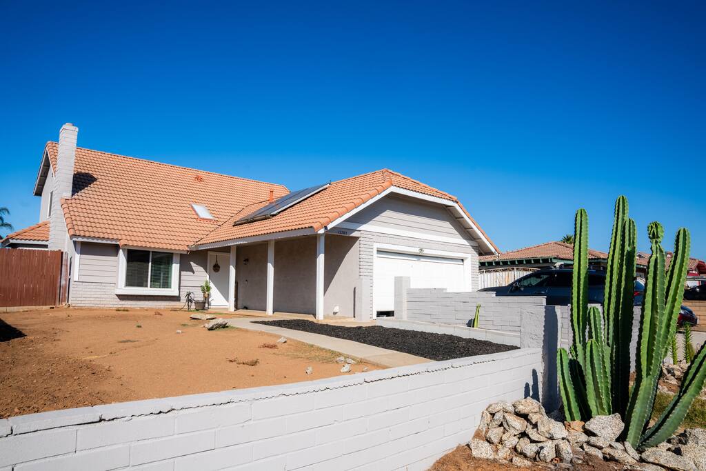 private-master-or-full-bath-wi-fi-and-desk-setup/