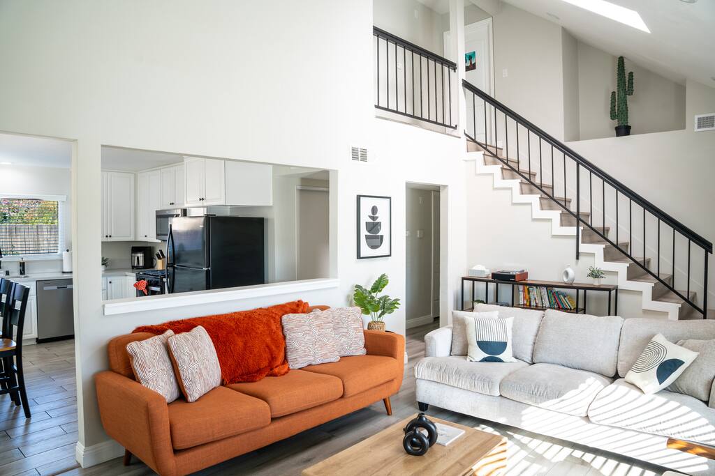 private-master-or-full-bath-wi-fi-and-desk-setup/