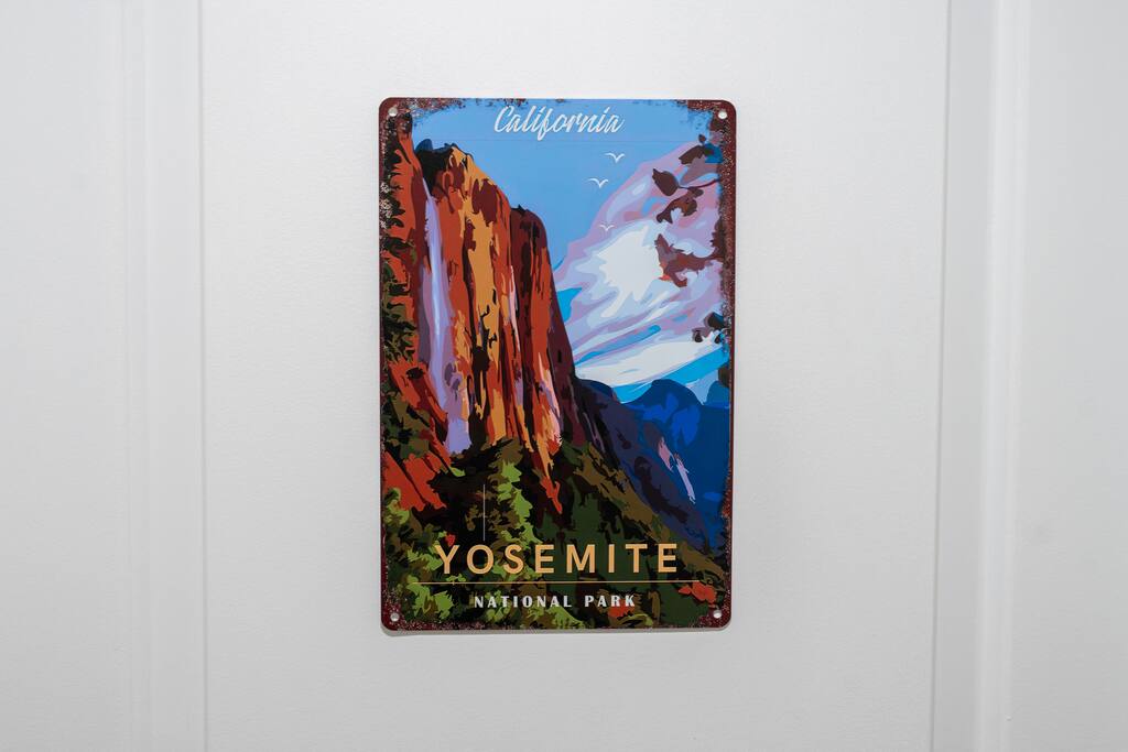 cozy-private-room-w-desk-or-ucr-hospitals-and-base/