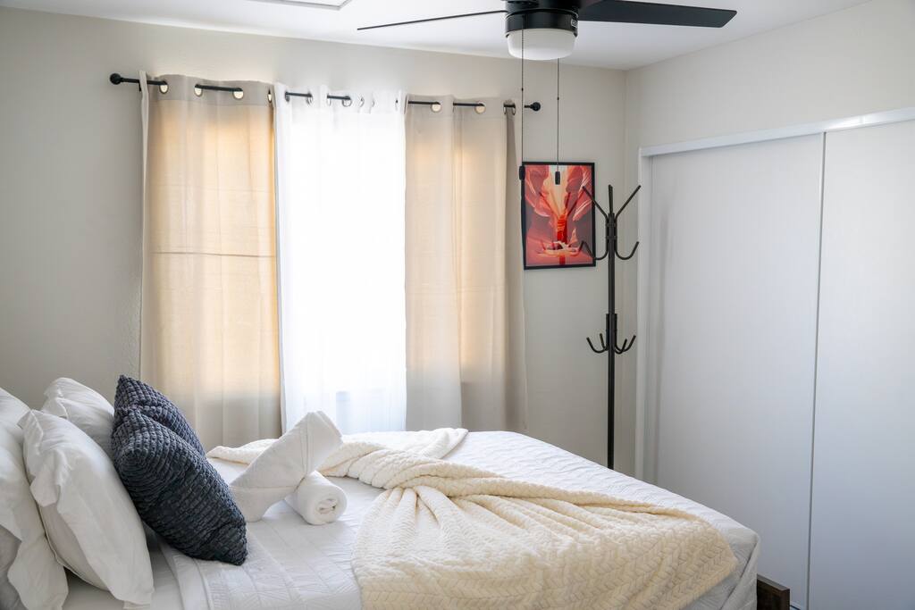 peaceful-downstairs-room-or-workspace-+-fast-wi-fi/